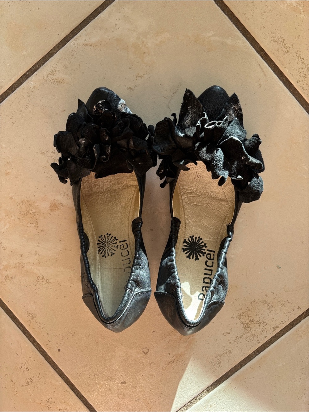 Papuccei Black Floral Ruffle Ballet Flats - Women's Slip-On Loafers
